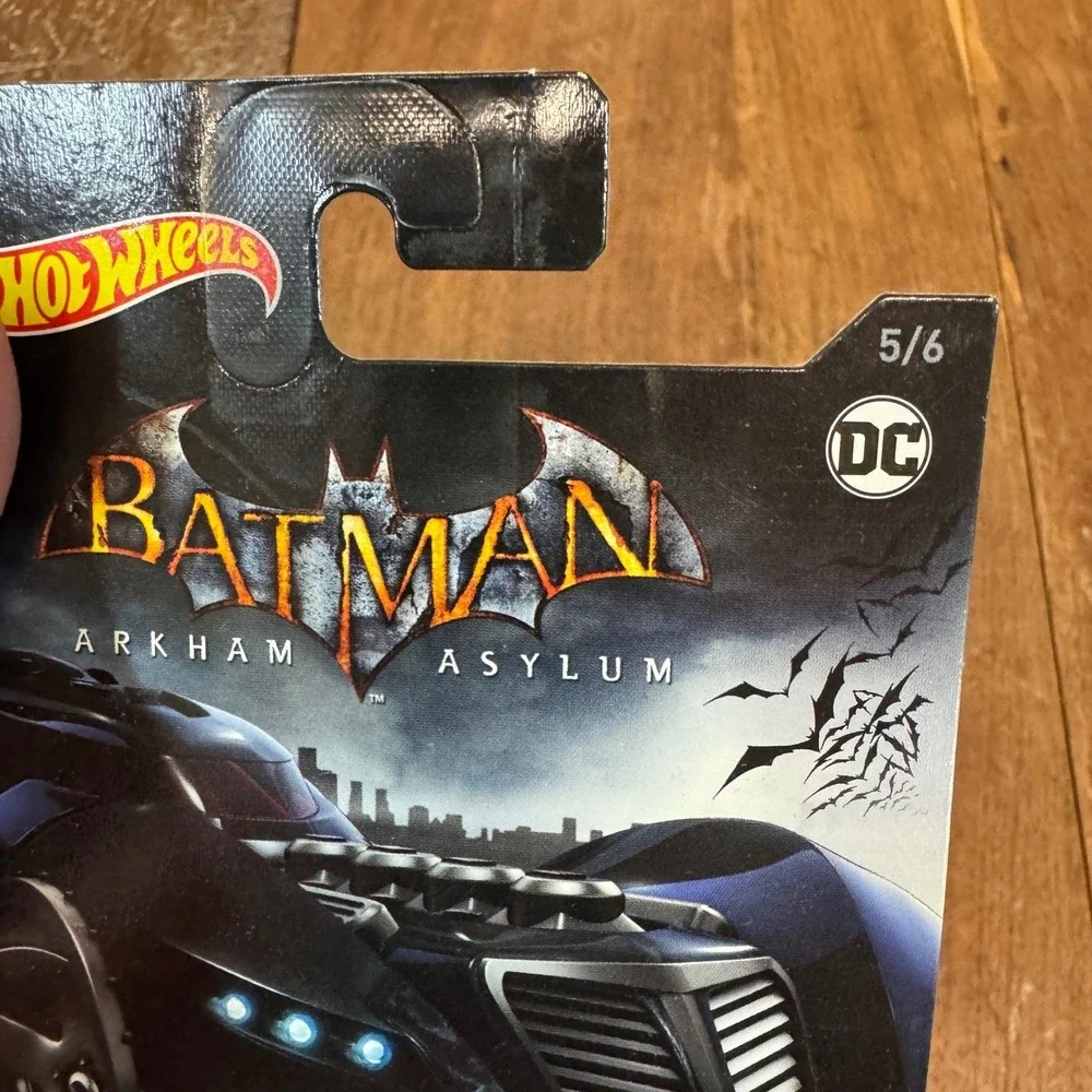 Hot Wheels Batman Arkham Asylum Batmobile 5/6‎ DC Comics Diecast Car